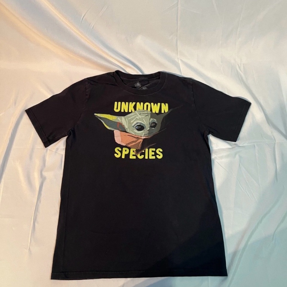 Disney Store Star Wars Unknown Species Baby Yoda T-Shirt Youth XL 14